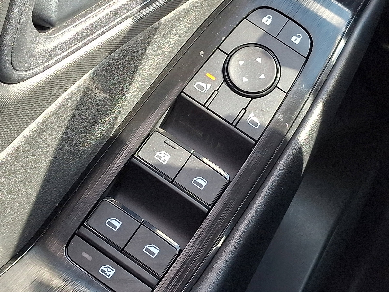 Used 2024 Nissan Rogue S image 26