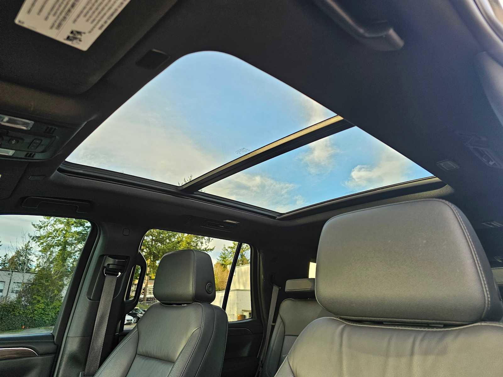 Used 2024 Chevrolet Tahoe Z71 w/ Luxury Package image 24