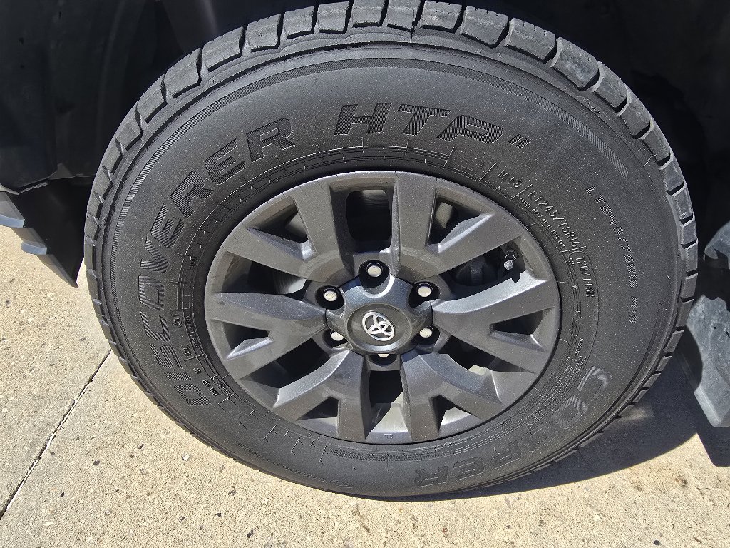 Used 2020 Toyota Tacoma SR5 AWD/4WD image 10