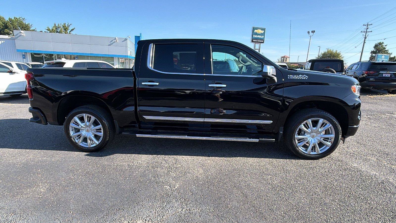 New 2026 Chevrolet Silverado 1500 High Country w/ High Country Premium Package AWD/4WD image 7