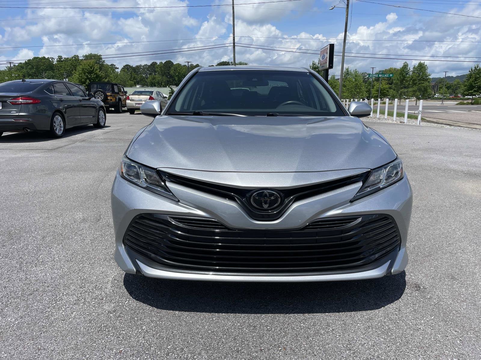 Used 2020 Toyota Camry LE FWD image 10