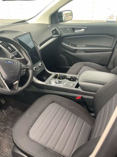 Used 2024 Ford Edge SE w/ Black Appearance Package image 10
