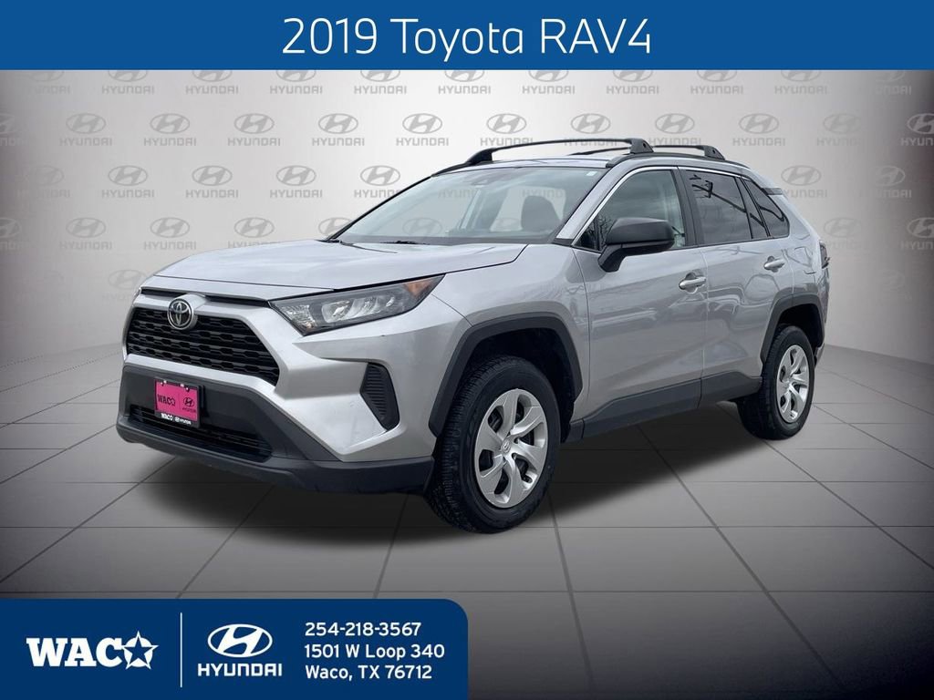 Used 2019 Toyota RAV4 LE image 1