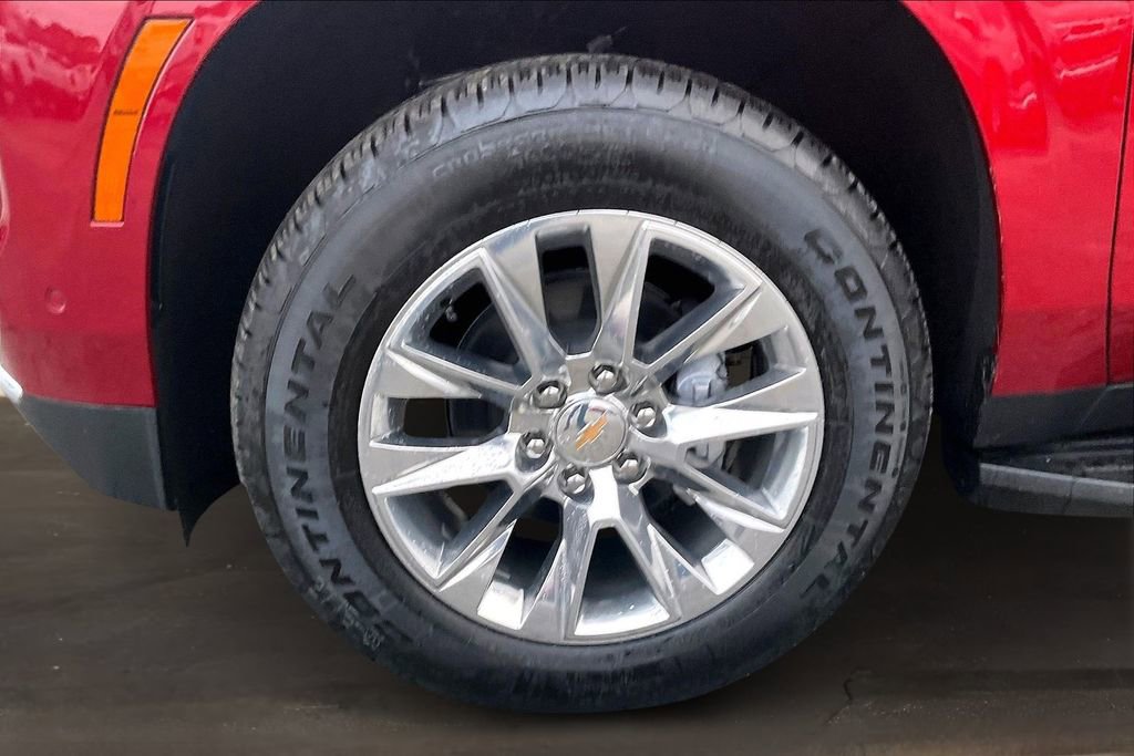 New 2025 Chevrolet Suburban Premier w/ Sun And Tow Package image 13