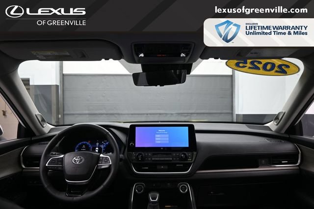 Used 2025 Toyota Grand Highlander AWD image 26