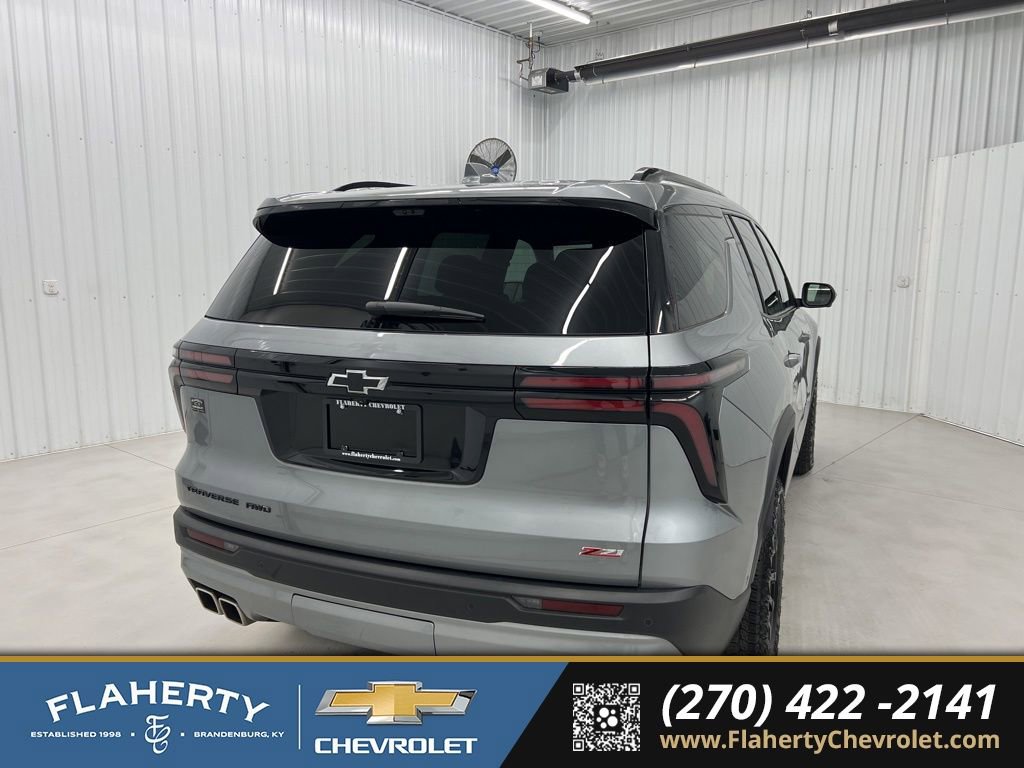 Used 2025 Chevrolet Traverse Z71 w/ Enhanced Driving Package image 3