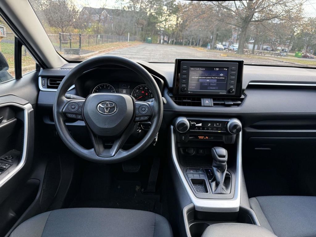 Used 2021 Toyota RAV4 LE image 8