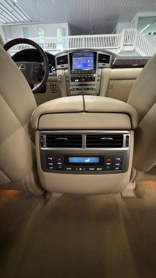 Used 2013 Lexus LX 570 4WD image 22