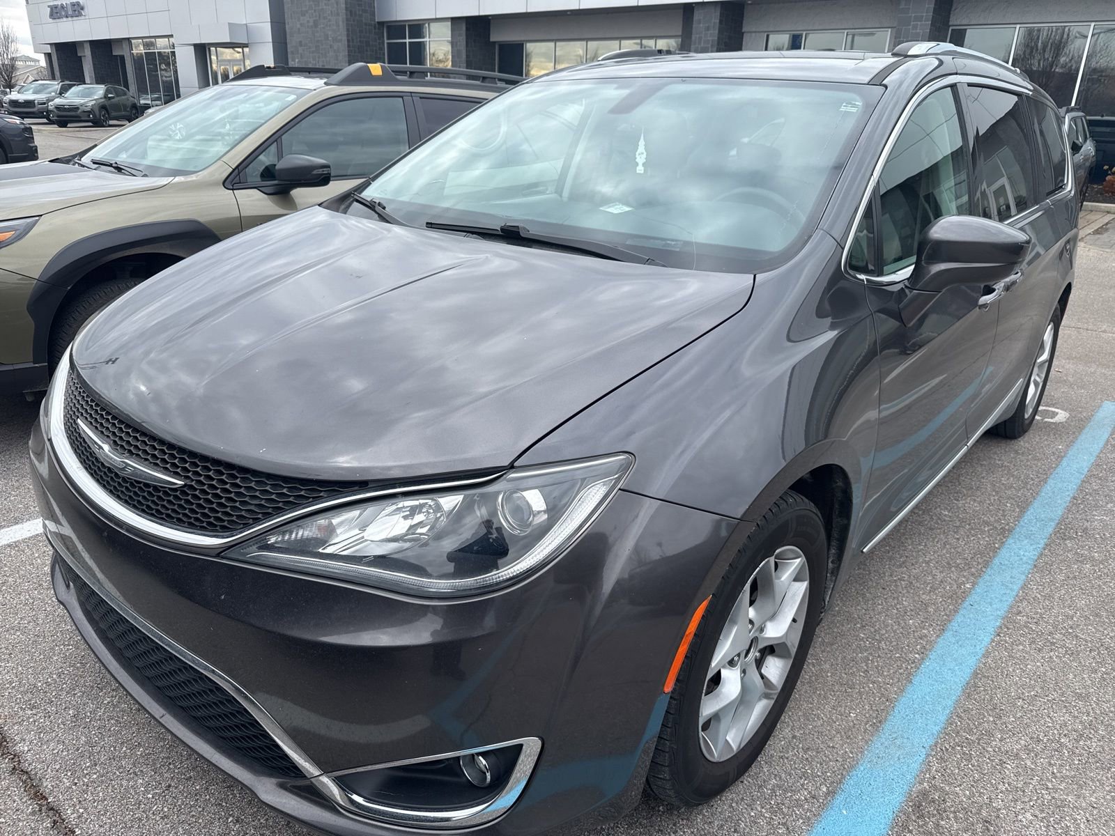 Used 2017 Chrysler Pacifica Touring-L Plus image 1
