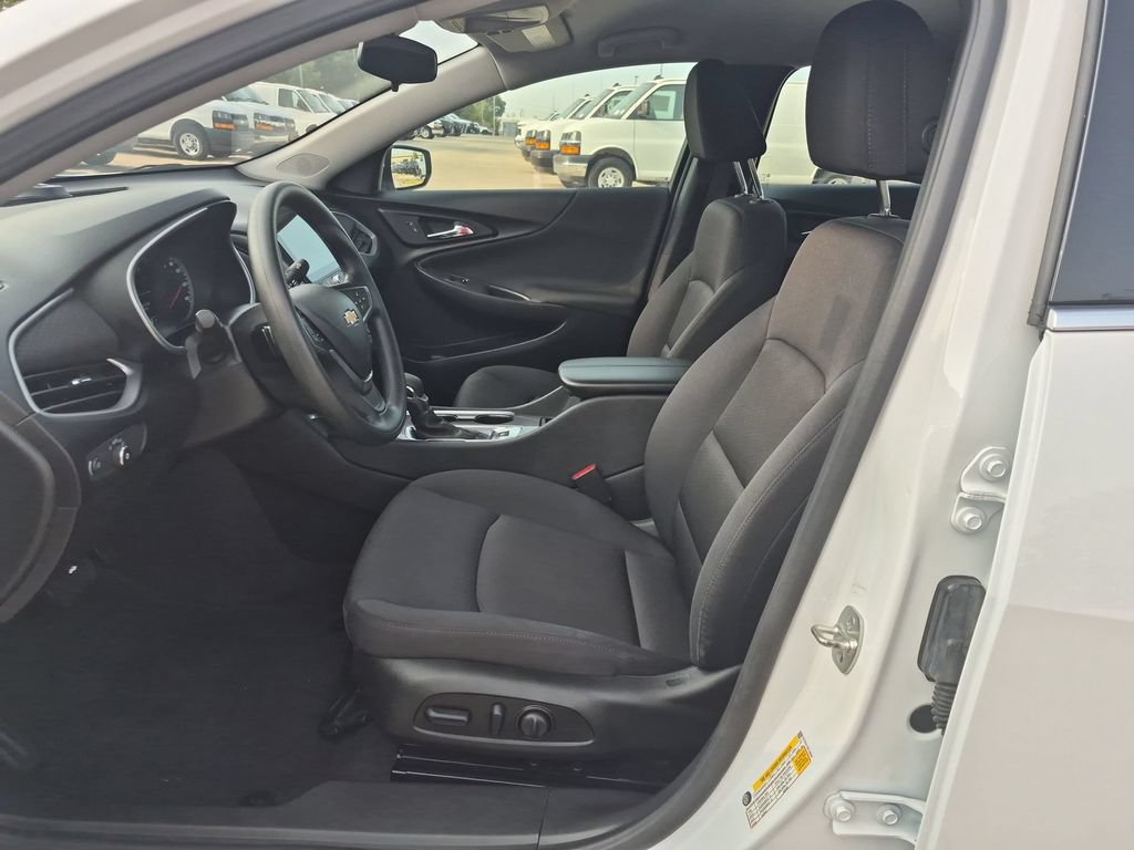 Used 2025 Chevrolet Malibu LT FWD image 11
