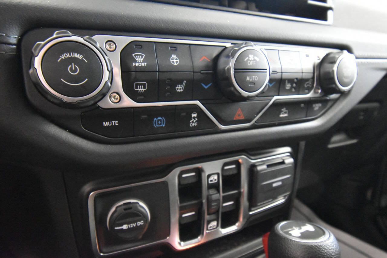 Used 2025 Jeep Wrangler Unlimited Sahara AWD/4WD image 22
