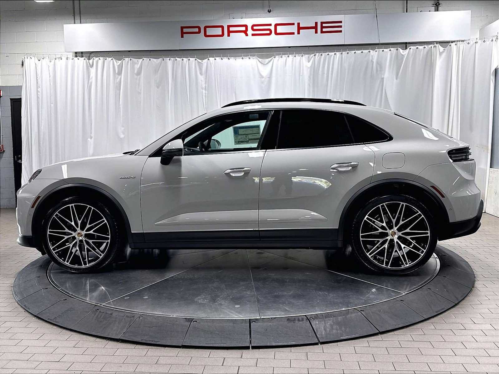 New 2026 Porsche Macan 4 Electric AWD/4WD image 2