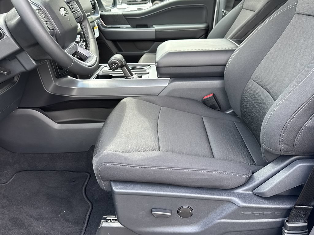New 2026 Ford F150 XLT w/ XLT Black Appearance Package AWD/4WD image 9