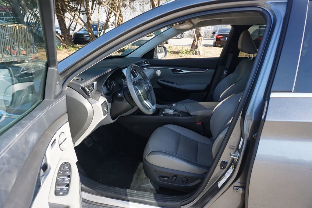 Used 2023 INFINITI QX50 Luxe image 2