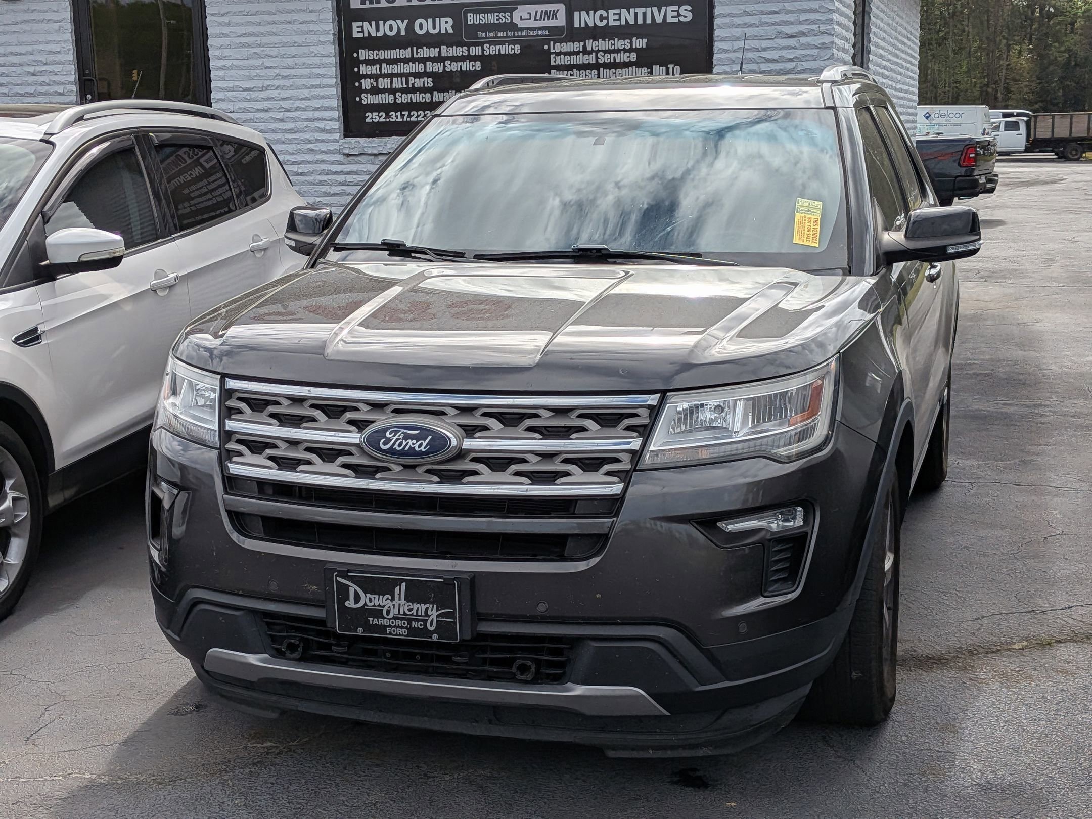 Used 2018 Ford Explorer XLT w/ Equipment Group 202A image 3
