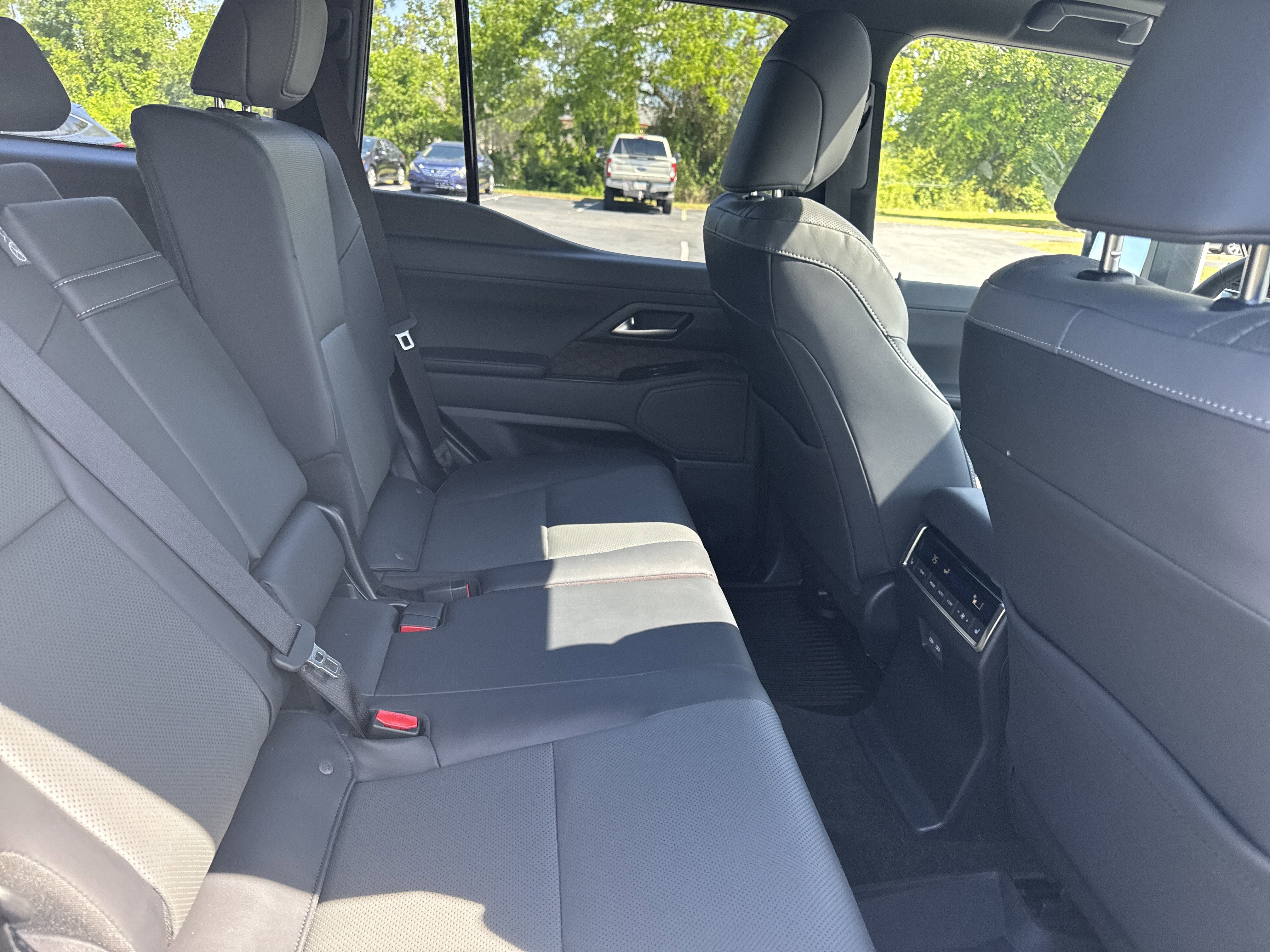 Used 2024 Lexus GX 550 AWD/4WD image 34