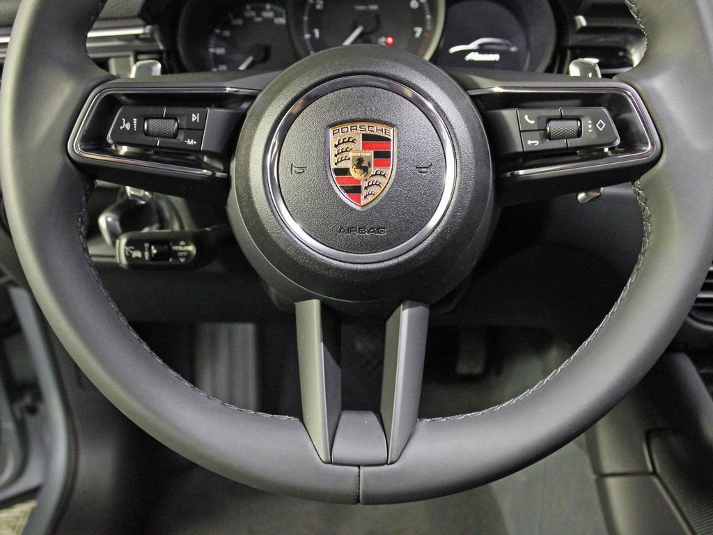 Certified 2025 Porsche Macan image 21