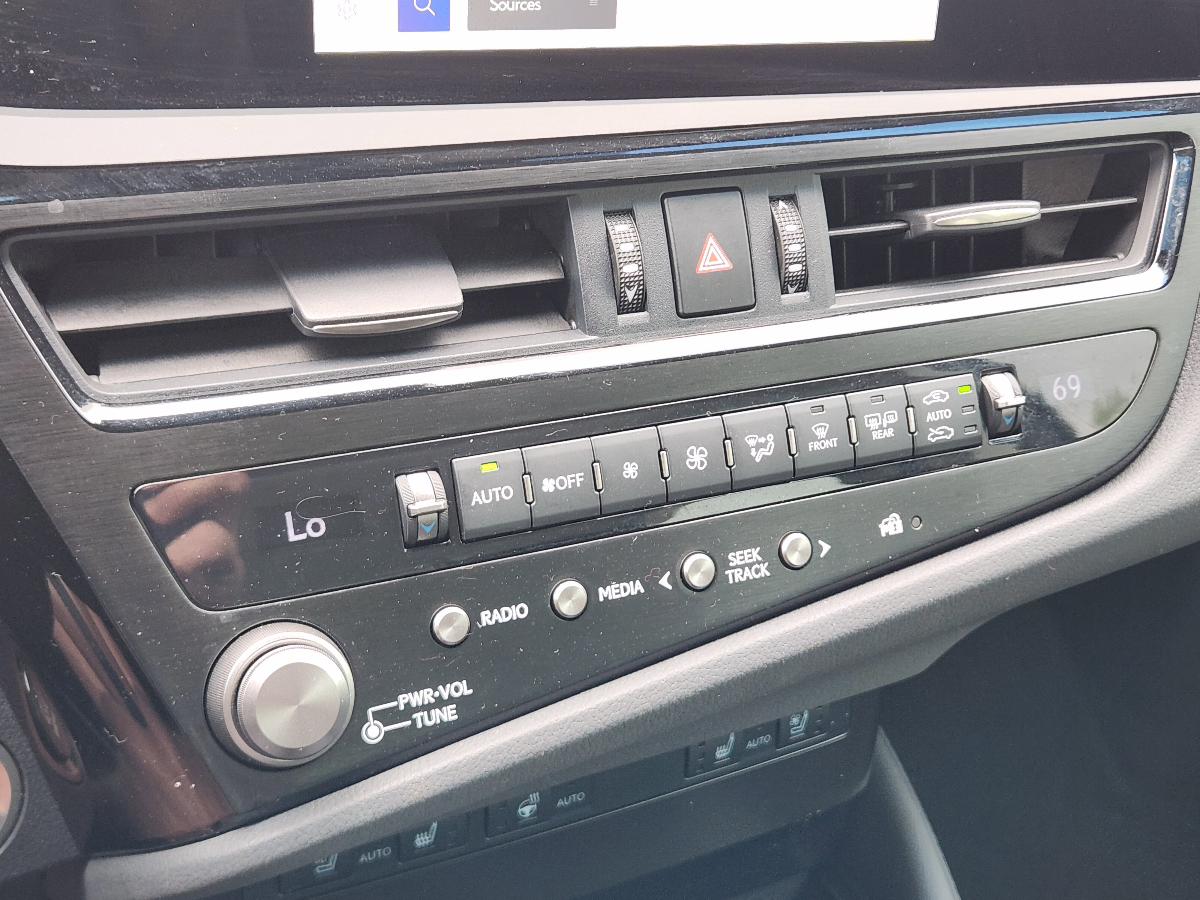 Used 2025 Lexus ES 350 w/ Premium Package image 12