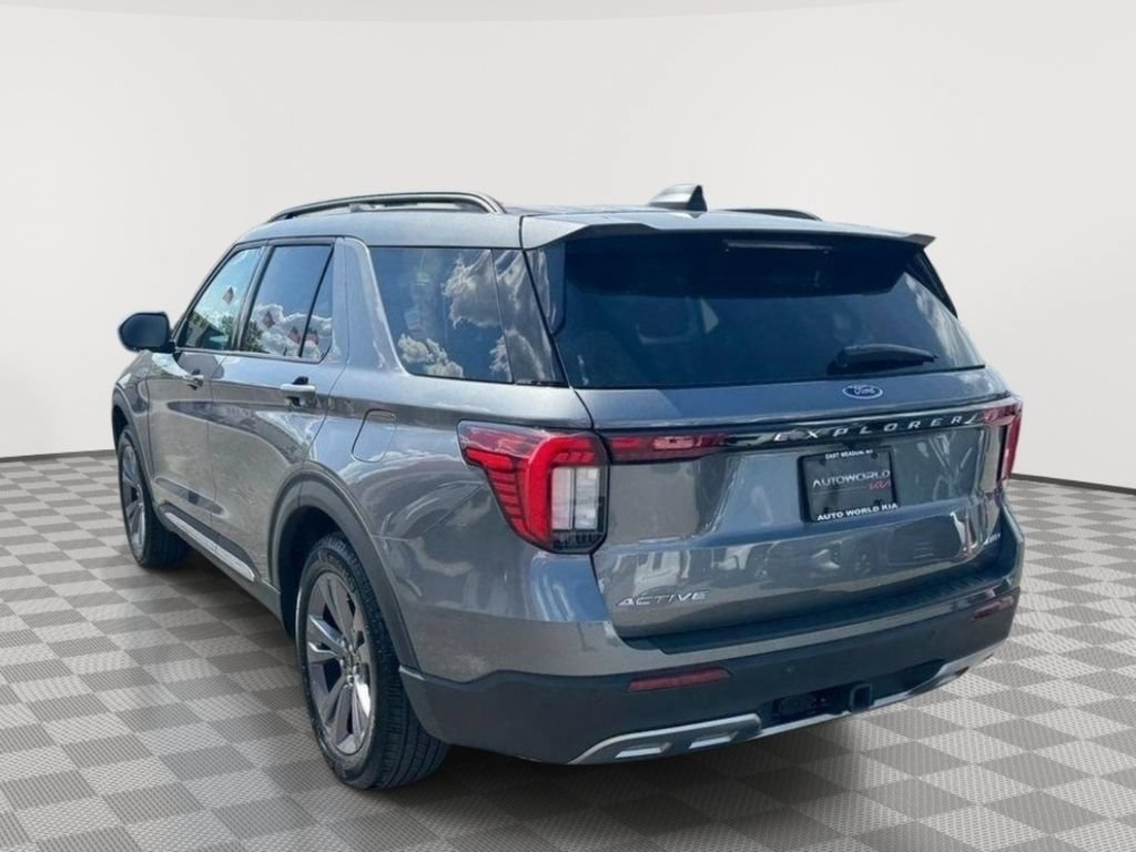 Used 2025 Ford Explorer Active w/ Active Comfort Package AWD/4WD image 5