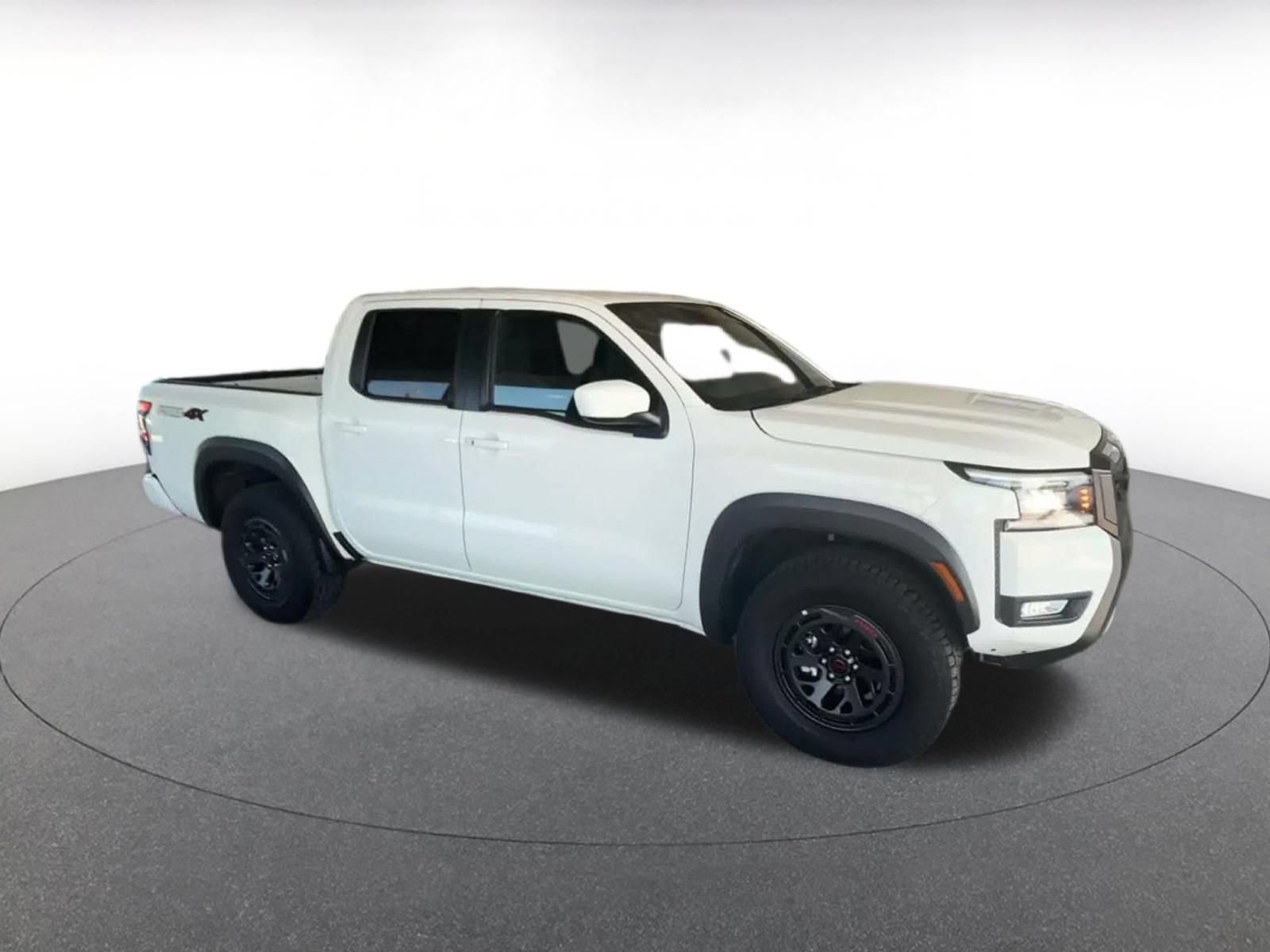 Used 2026 Nissan Frontier PRO-4X AWD/4WD image 2