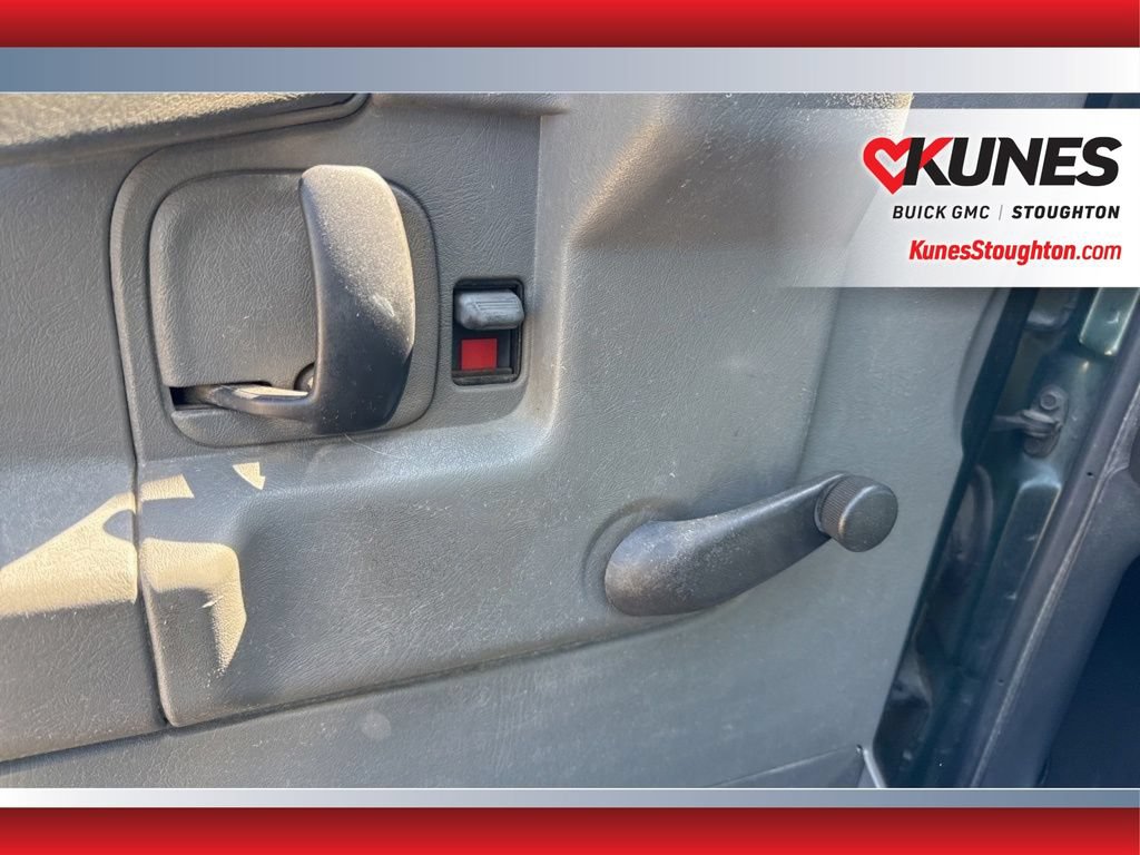 Used 2004 Chevrolet Express 3500 w/ Chrome Appearance Package RWD image 17
