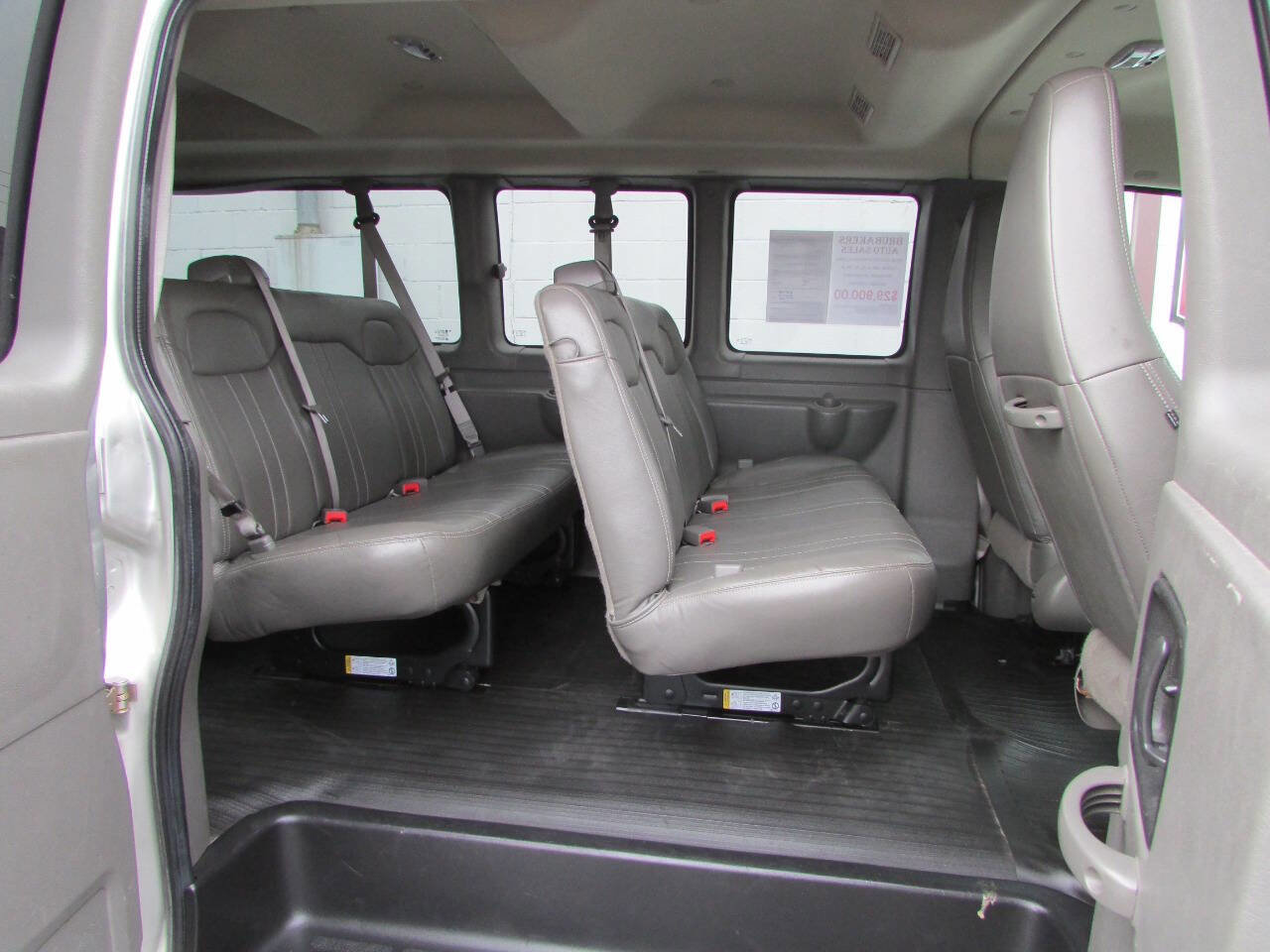 Used 2017 Chevrolet Express 3500 LS image 5