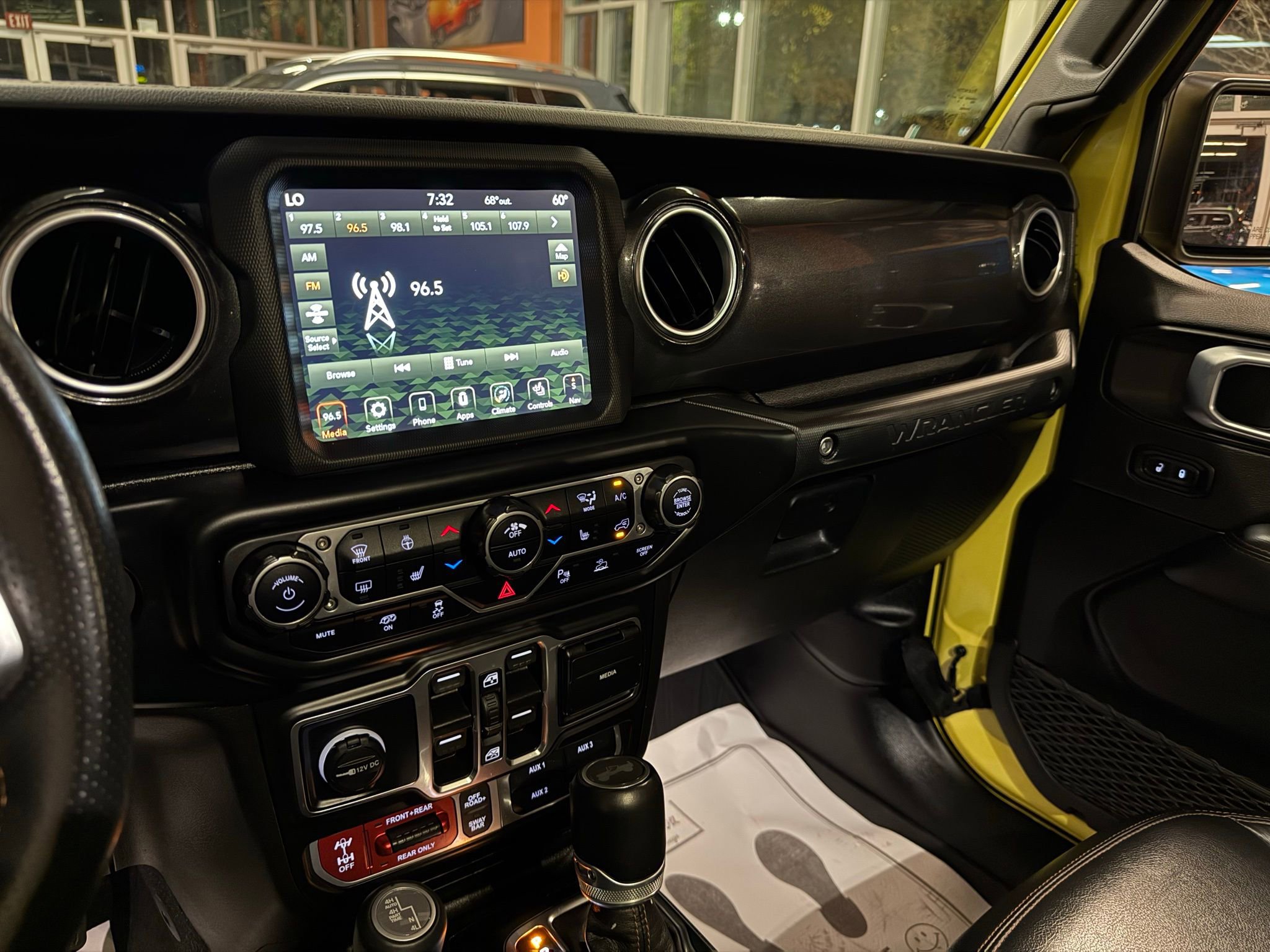 Used 2022 Jeep Wrangler Unlimited Rubicon w/ Trailer Tow Package image 40