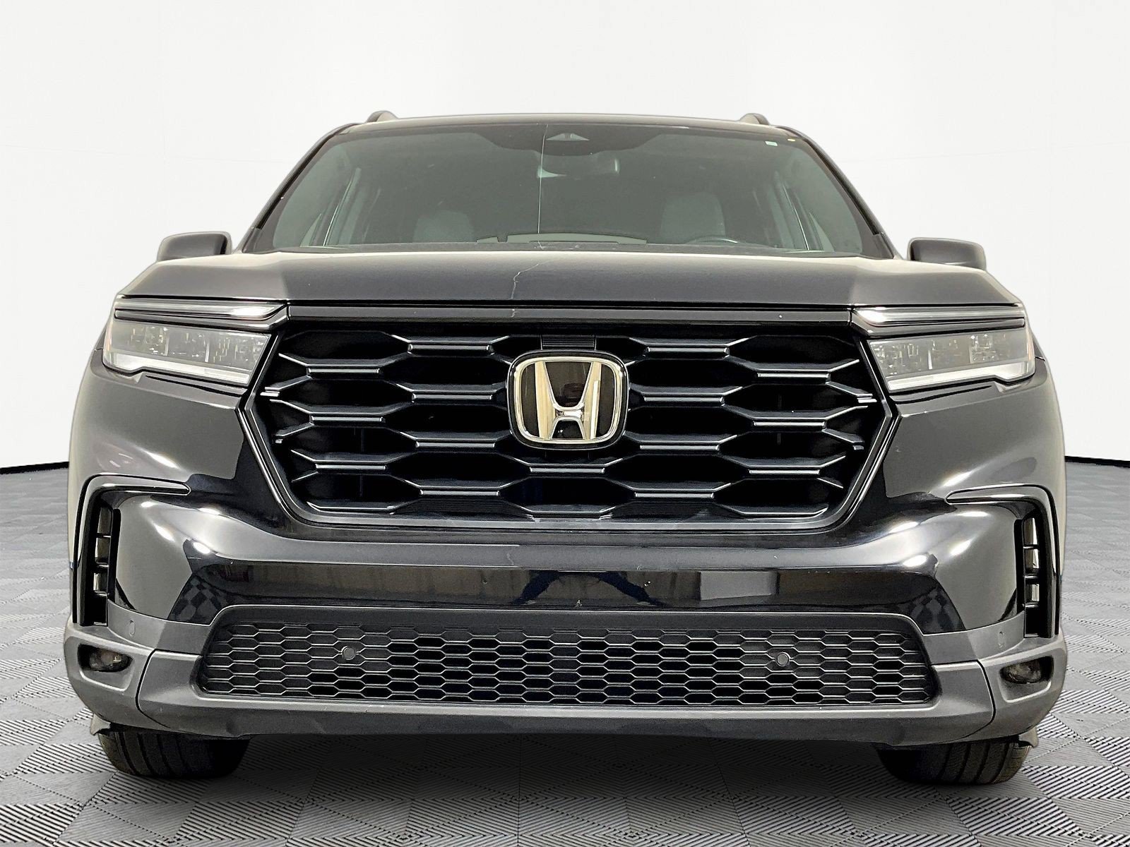 Used 2025 Honda Pilot Sport image 2