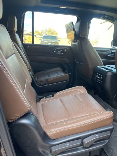 Used 2023 Chevrolet Suburban High Country w/ Advanced Technology Package image 10