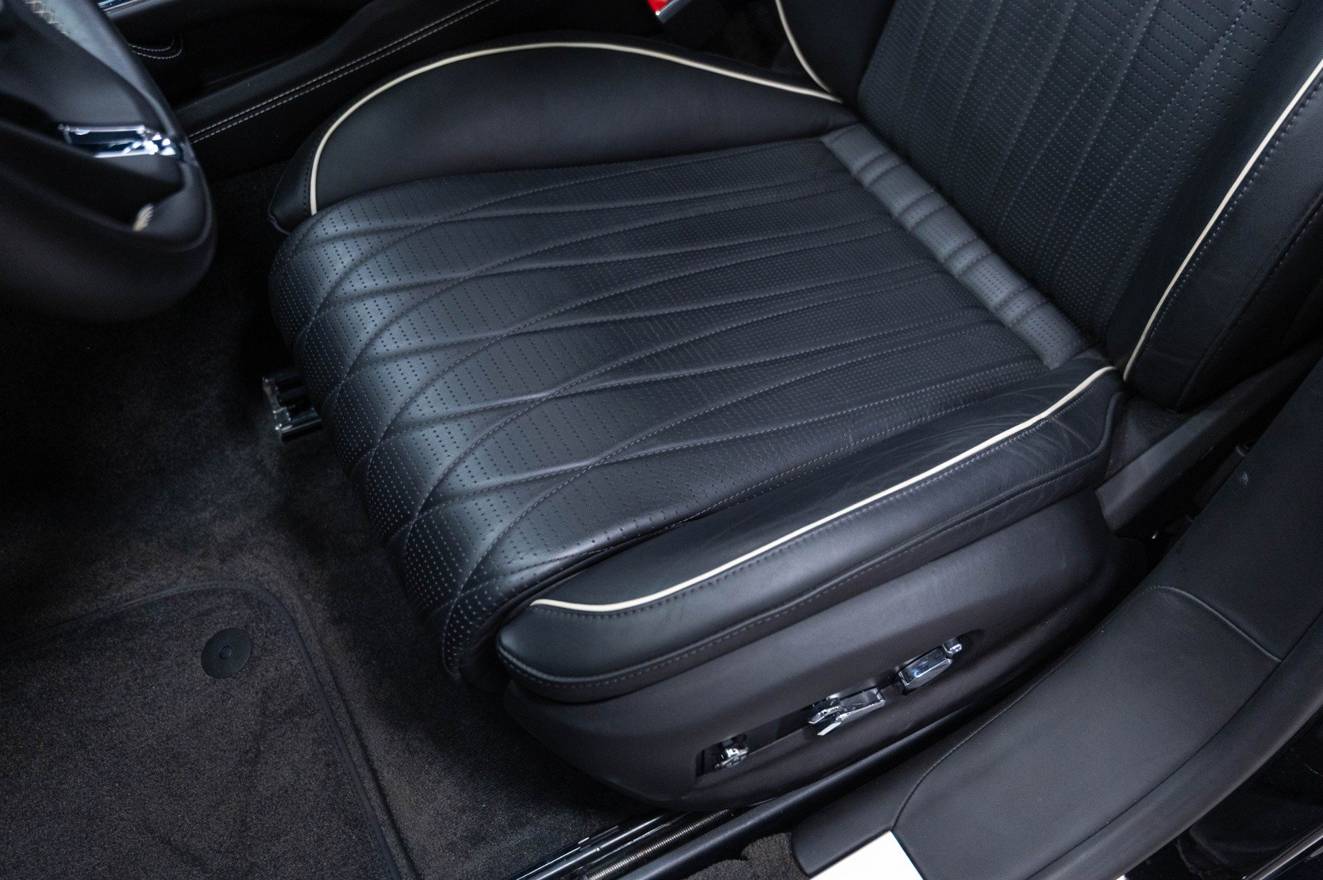 Used 2020 Bentley Flying Spur W12 AWD/4WD image 16