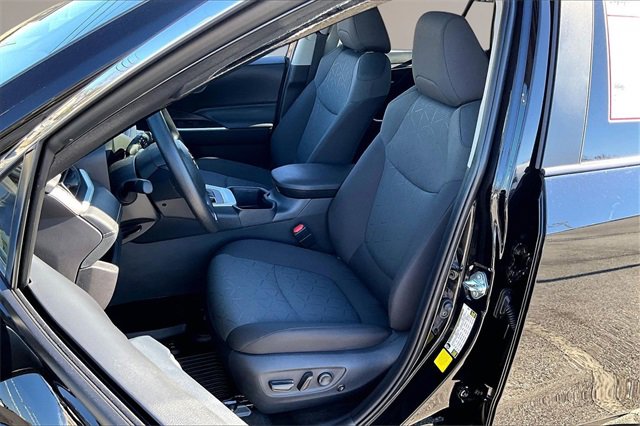 Used 2025 Toyota RAV4 XLE image 18