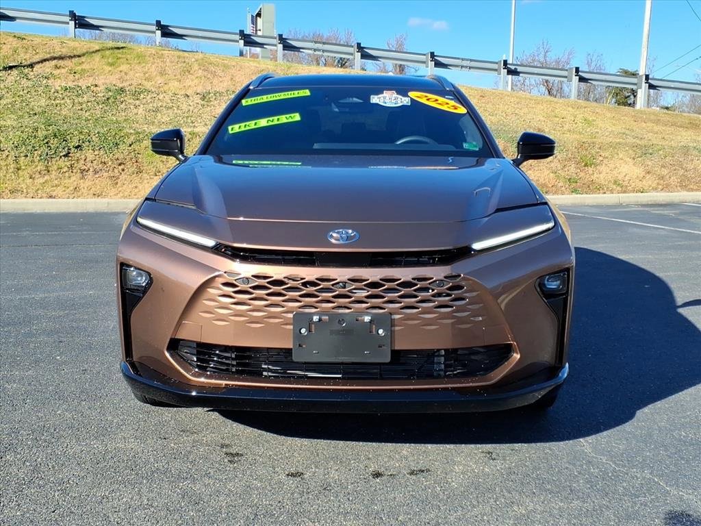 Used 2025 Toyota Crown Signia image 2