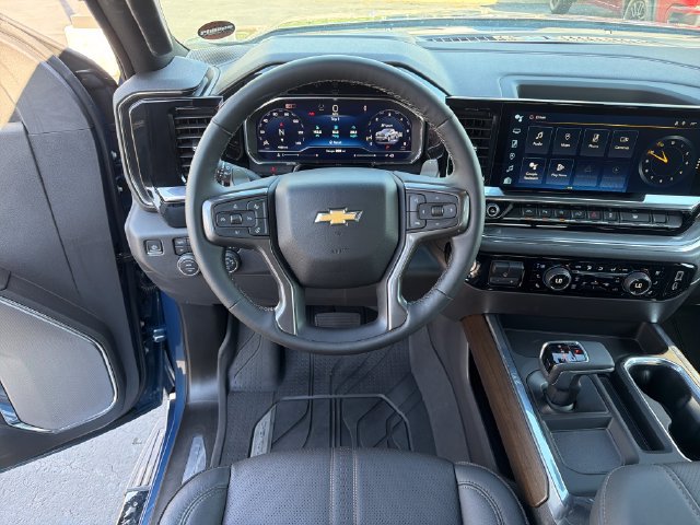 Used 2024 Chevrolet Silverado 1500 High Country w/ High Country Premium Package AWD/4WD image 13