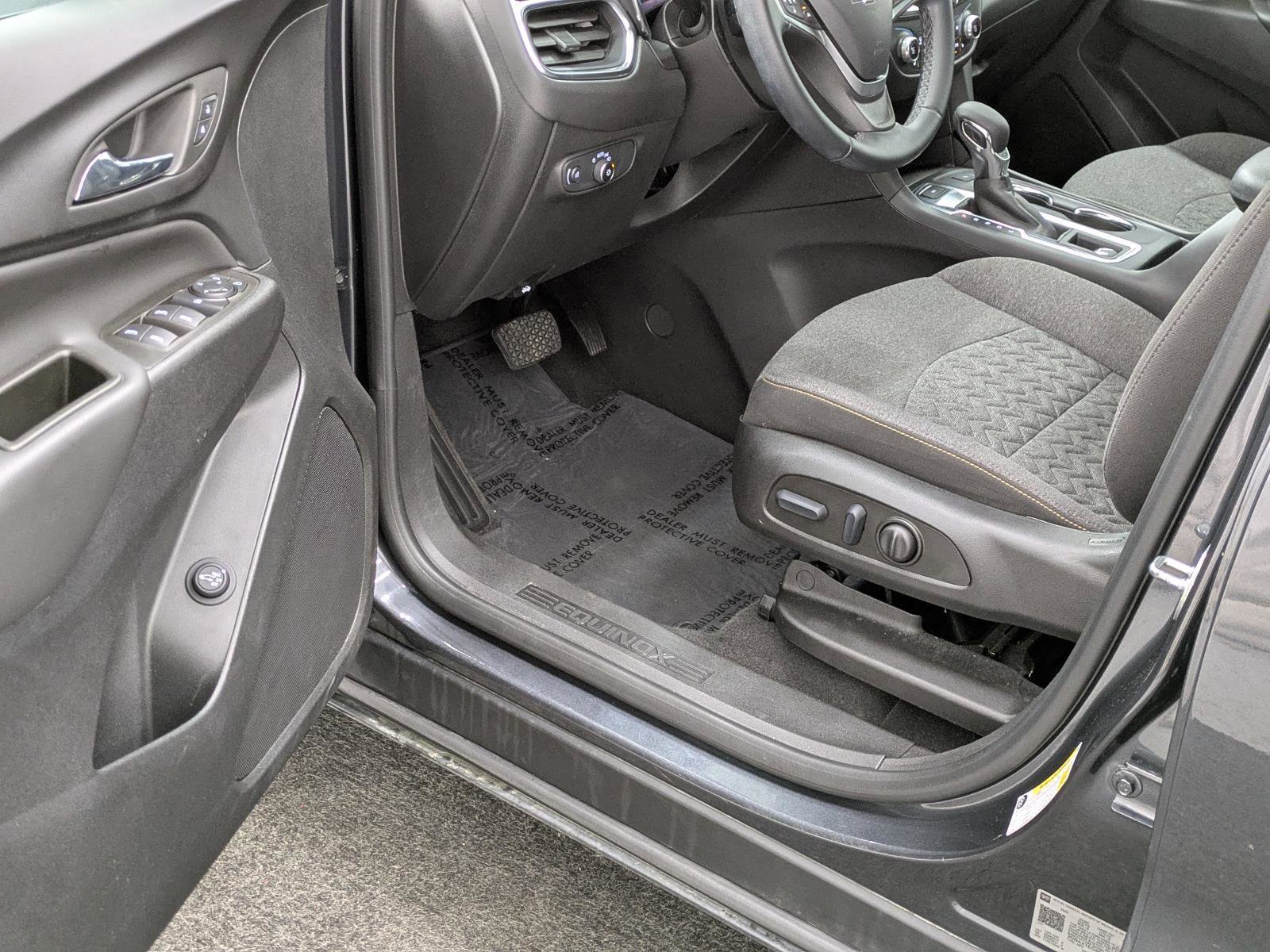 Used 2023 Chevrolet Equinox LT w/ Driver Convenience Package image 31