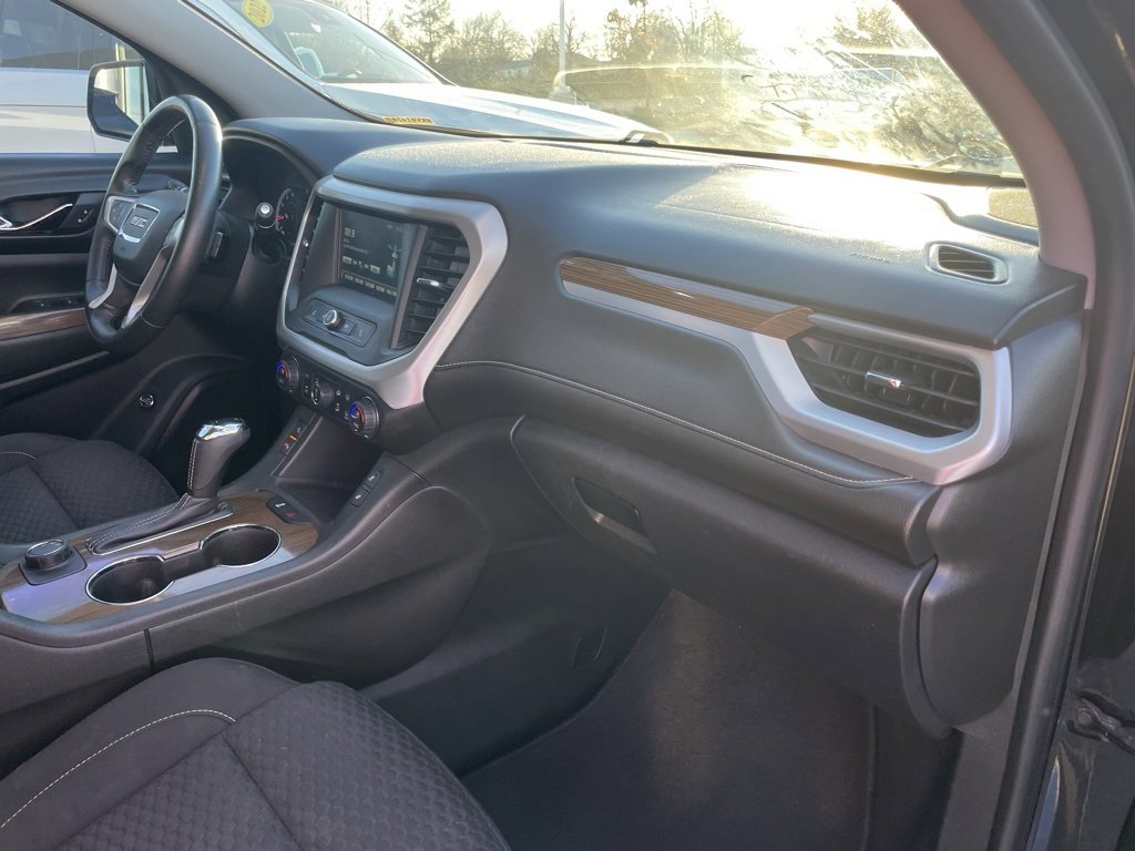 Used 2017 GMC Acadia SLE image 30