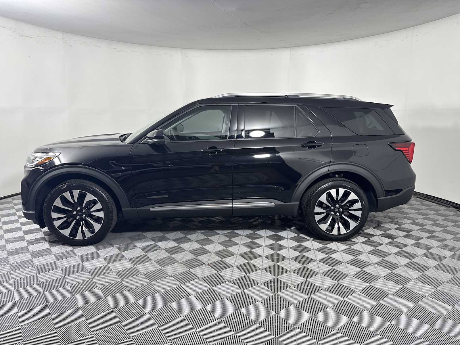 New 2026 Ford Explorer Platinum w/ LUX Leather Package AWD/4WD image 4