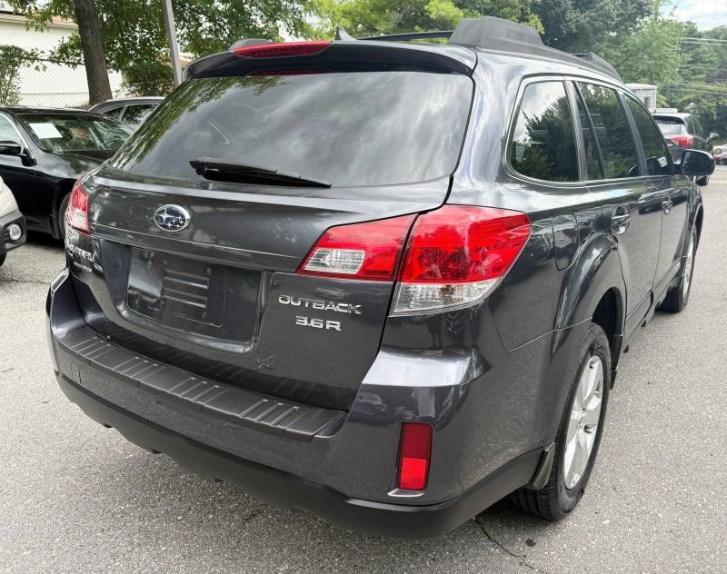 Used 2012 Subaru Outback 3.6R Limited AWD/4WD image 7