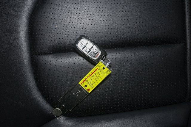 Used 2024 Chrysler Pacifica Touring-L FWD image 38