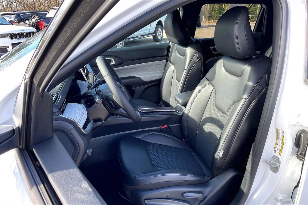 New 2026 Jeep Compass Latitude image 9