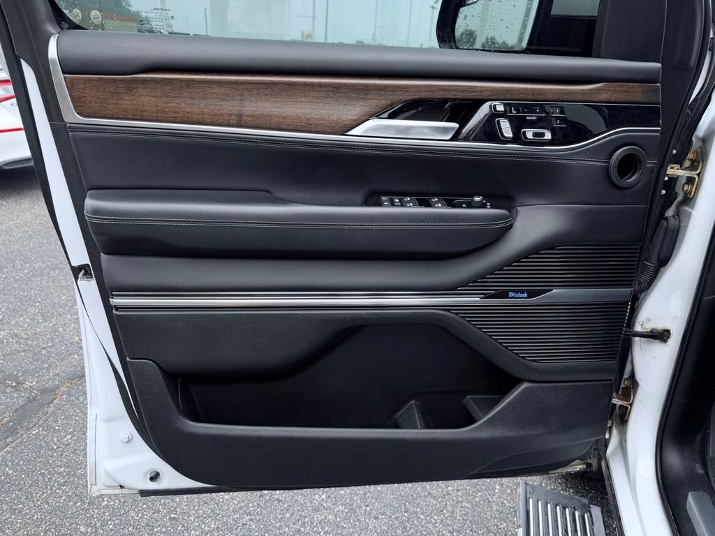 Used 2022 Jeep Grand Wagoneer Series I AWD/4WD image 16