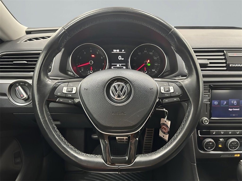 Used 2018 Volkswagen Passat 2.0T R-Line image 12