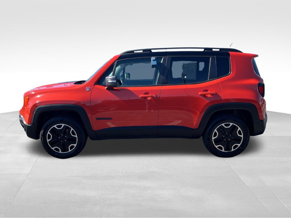 Used 2016 Jeep Renegade Trailhawk w/ Premium Trailhawk Package AWD/4WD image 2
