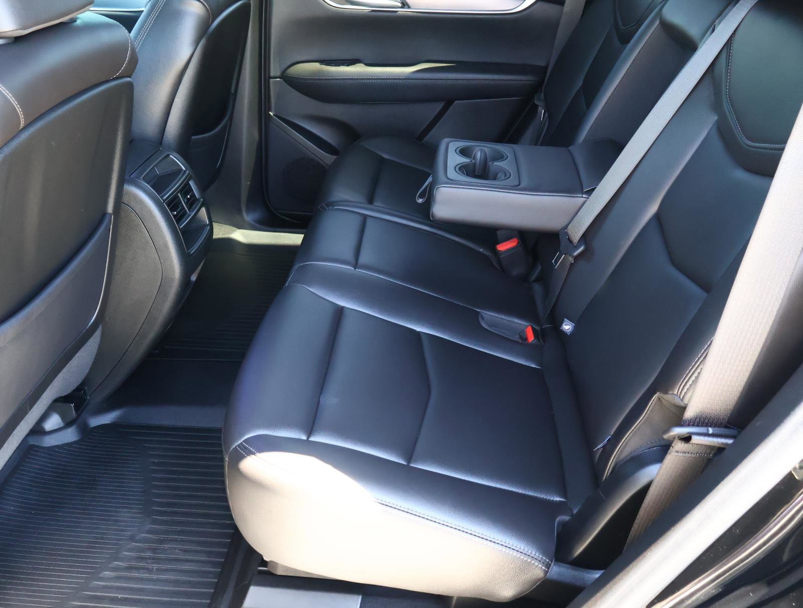 Certified 2025 Cadillac XT5 Luxury w/ LPO, Floor Liner Package FWD image 24