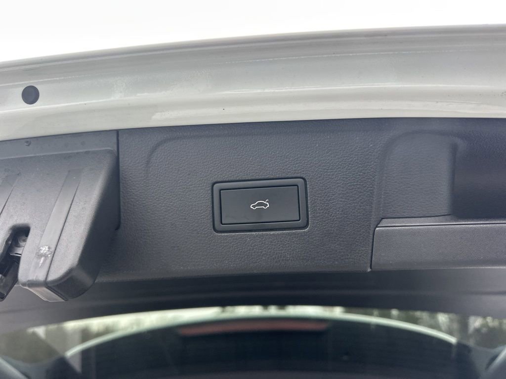 Used 2025 Volkswagen Atlas SE image 30