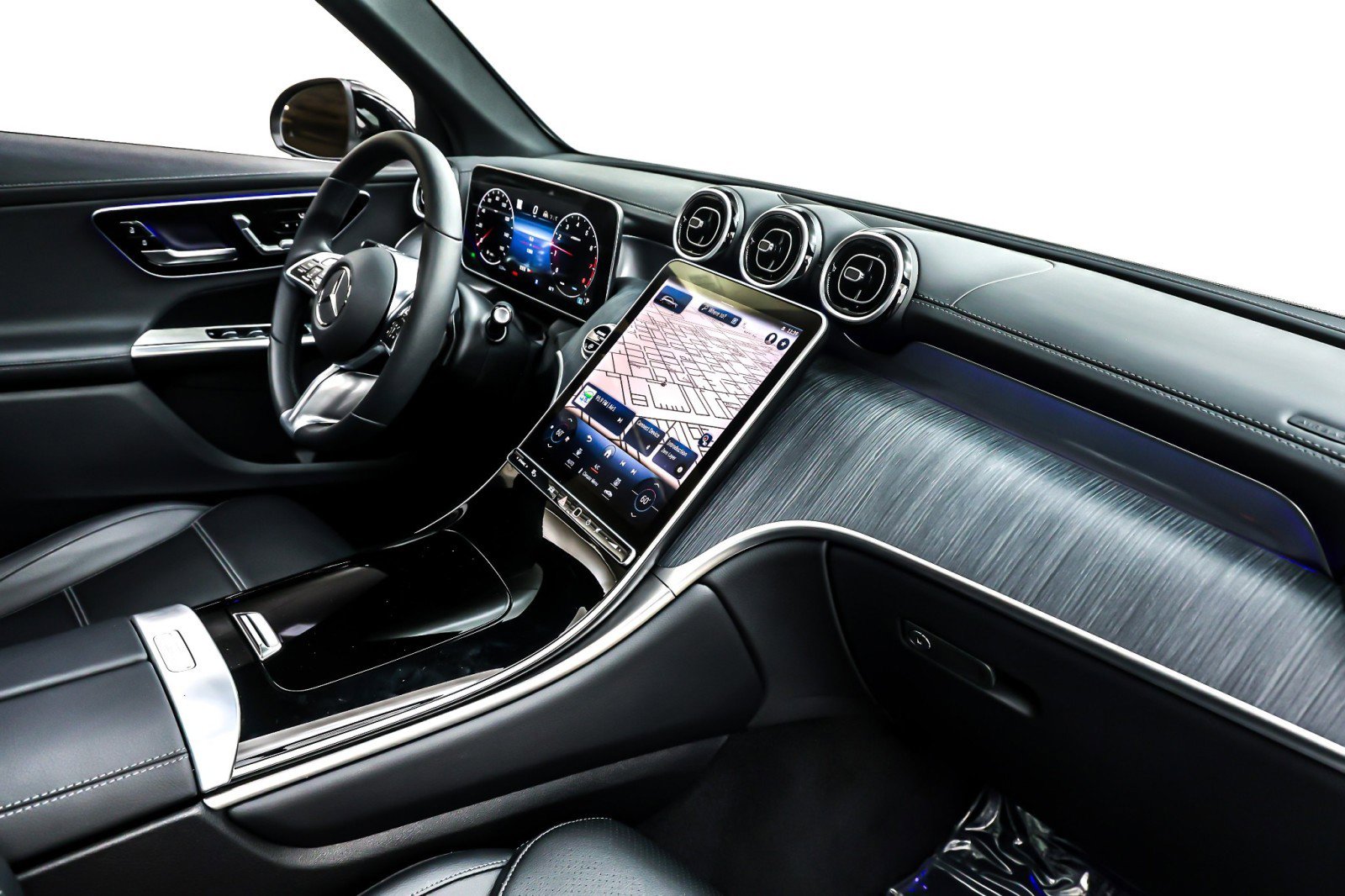 Used 2024 Mercedes-Benz GLC 300 image 17