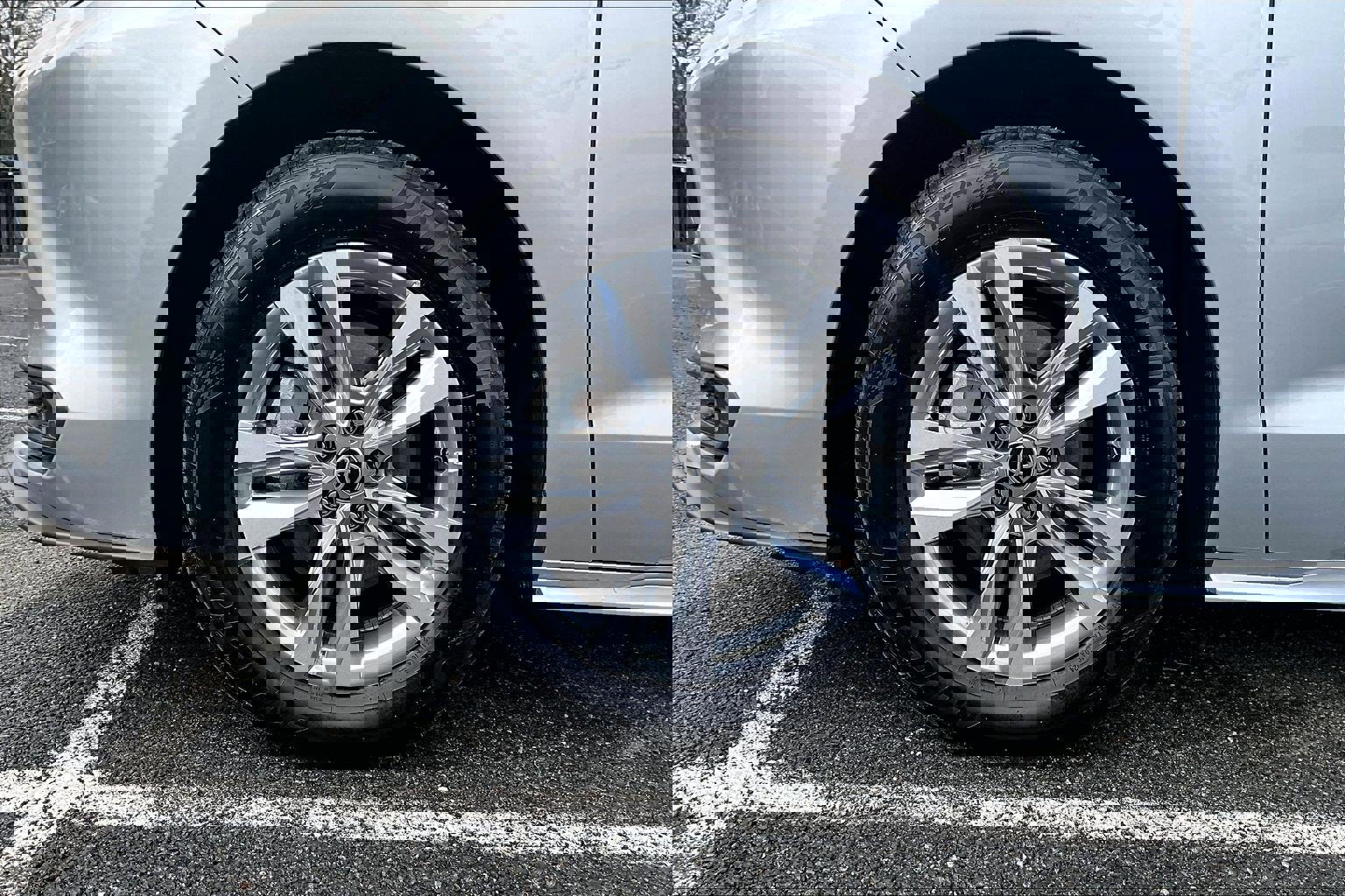 Used 2025 Toyota Sienna XLE w/ XLE Plus Package image 9