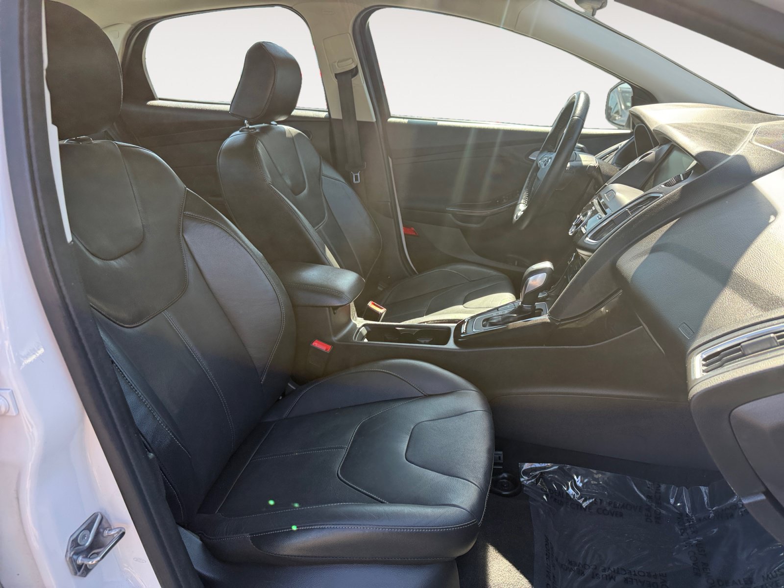 Used 2015 Ford Focus Titanium w/ Titanium Technology Package FWD image 19