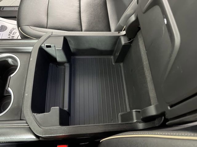 Used 2023 Chevrolet Suburban Premier image 33