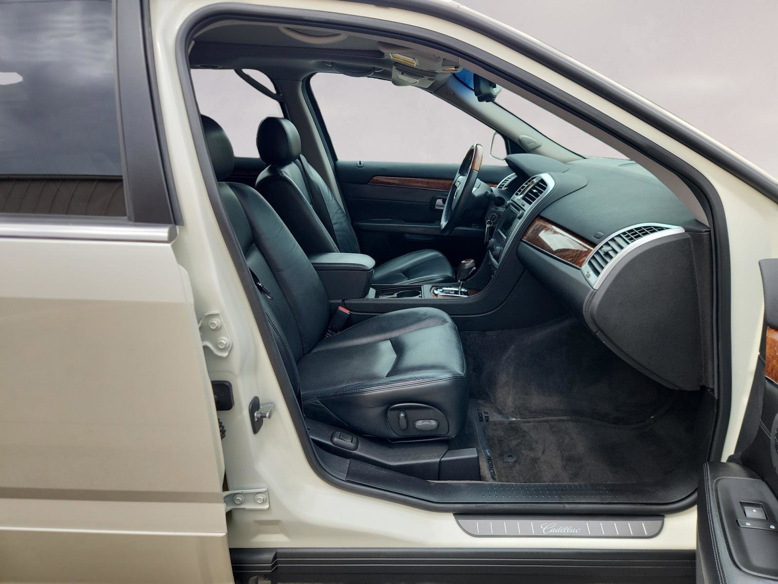 Used 2008 Cadillac SRX AWD w/ Theater Package image 25