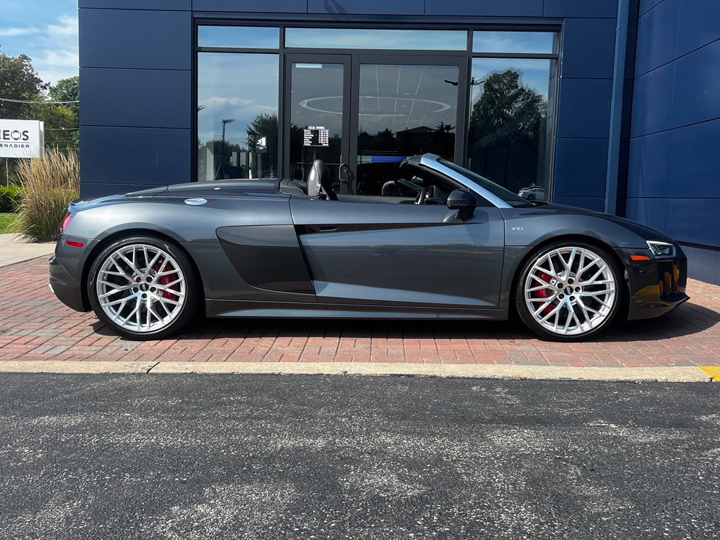 Used 2017 Audi R8 V10 w/ Carbon Exterior Package AWD/4WD image 7